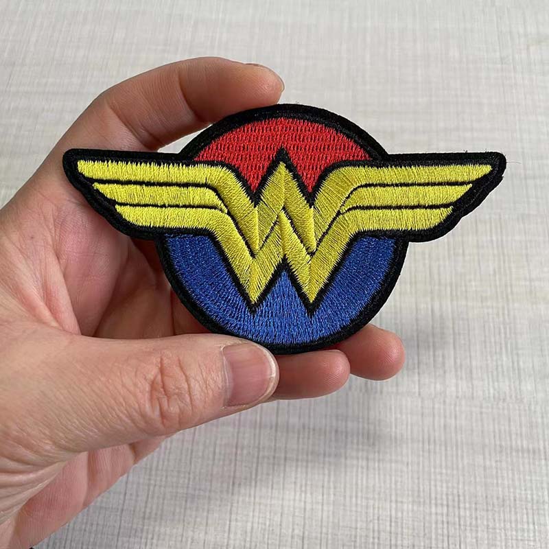 W Lettera dell'alfabeto Emblem - Velcro Sew On recensione e prezzo