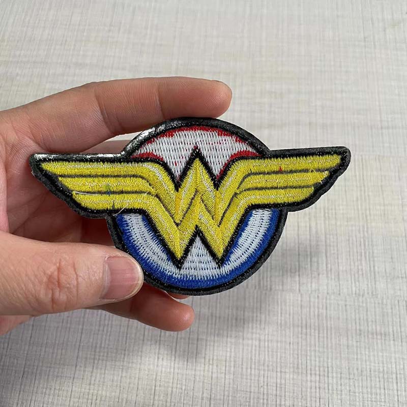 W Lettera dell'alfabeto Emblem - Velcro Sew On recensione e prezzo